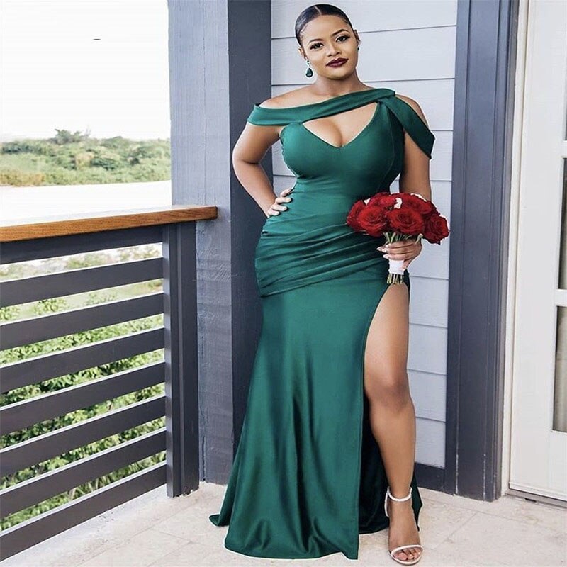 2023 African Bridesmaid Dresses Sleeveless Floor Length Sweep Train Side Slit Silk Satin Pleated Wedding Party Bridemaid Gown